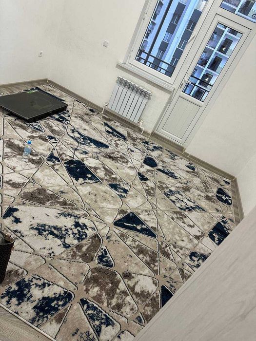 Srochno sotiladi! 2 xonali kvartira, Yangi Hayot 10, 56 m²