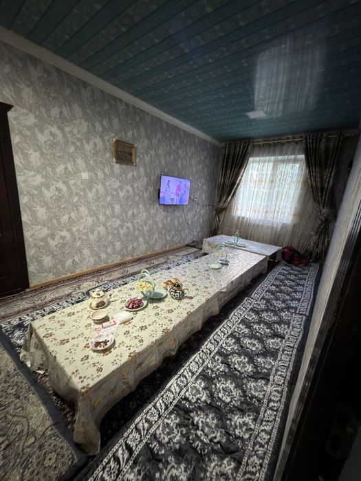 Продаётся 4-комнатная квартира в городе Чирчик