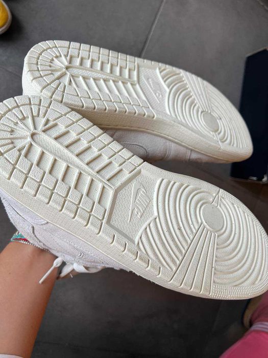 Nike air Jordan 1 Mid размер 44 Екрю Бежов Бял Велур