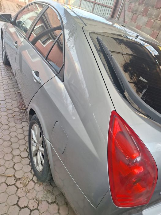 Машина Nissan продается