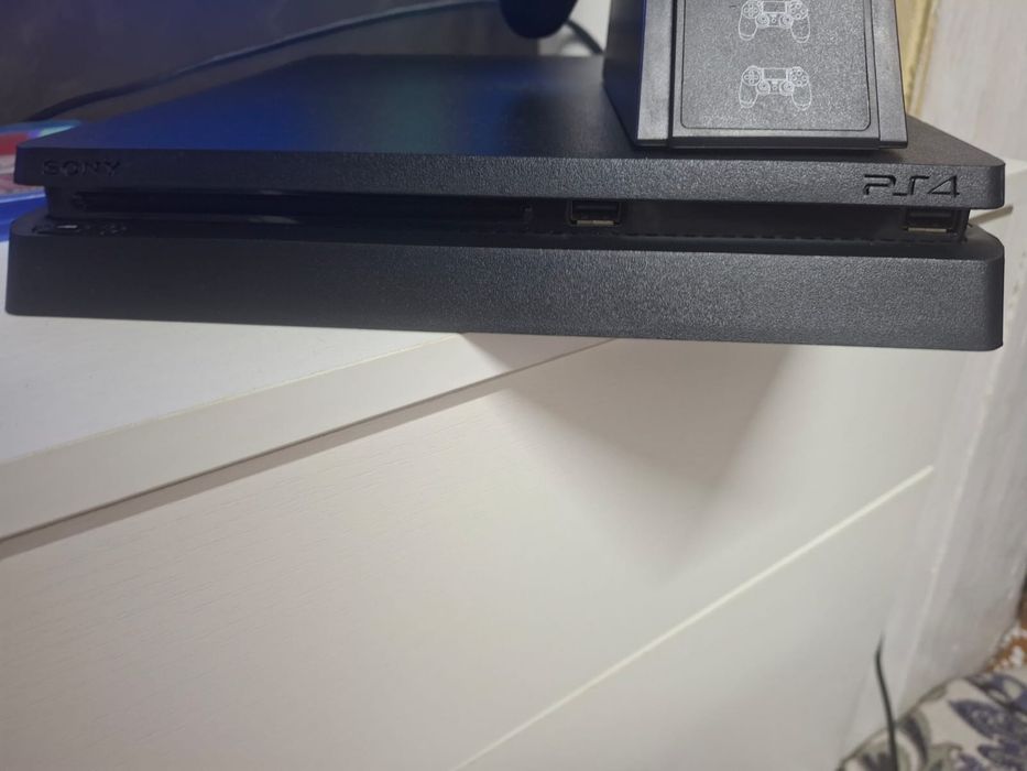Продам PS4 Slim 1TB