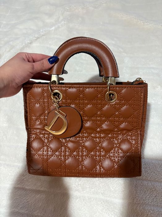 Малка кафява дамска чанта Dior