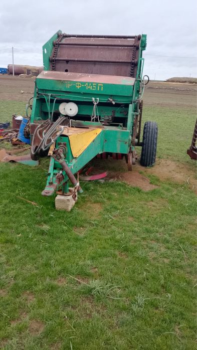 Продам рулоновый пресс подборщик.