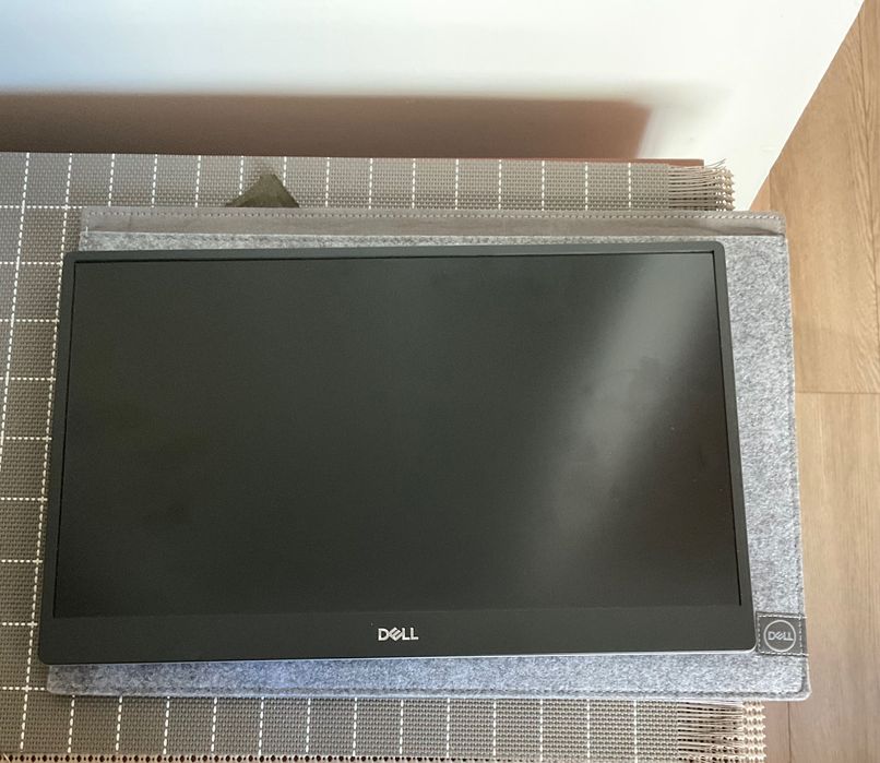 Портативный монитор Dell P1424H