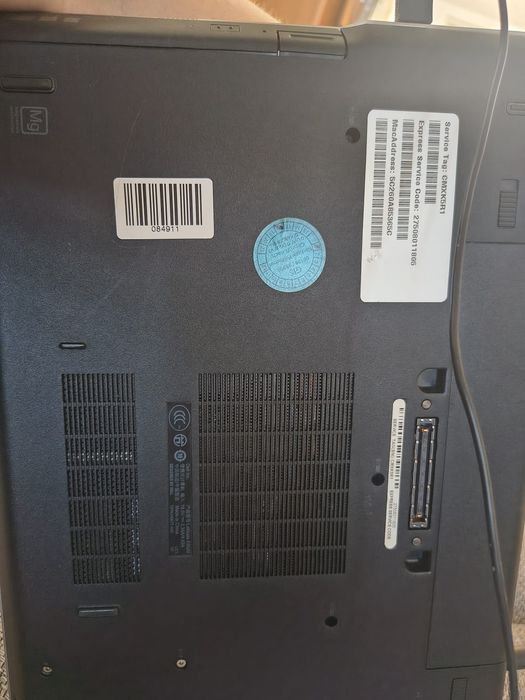 Leptop Dell cu geantă și mouse incluse