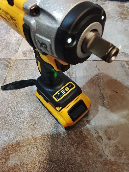 Impact pentru înșurubat DeWalt dcf 880 cu baterie de 6 a NOI