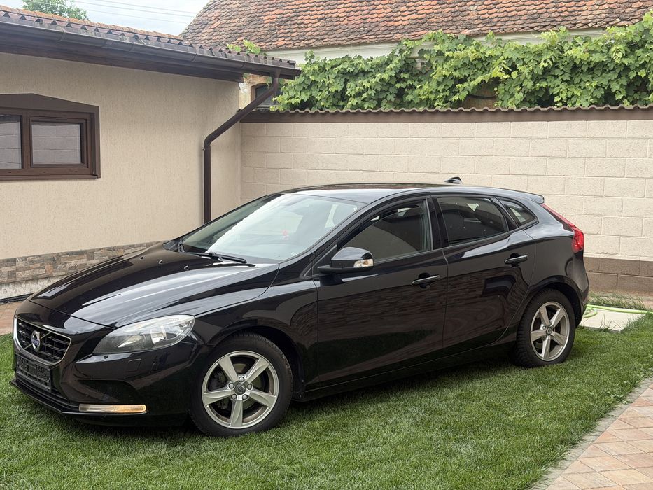 Volvo V40 - 2015-DIESEL