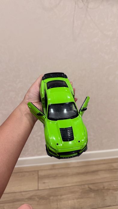 Продам Машинка зеленая