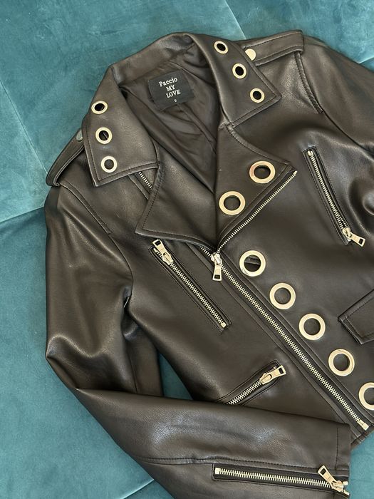 Стилно черно кожено яке с капси ZARA