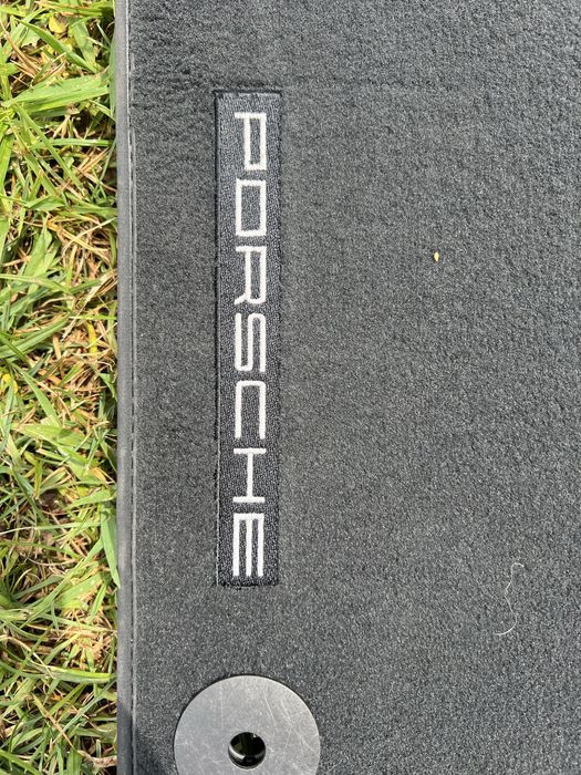 Оригинални мокетени стелки за Porsche Cayenne 2010-2018