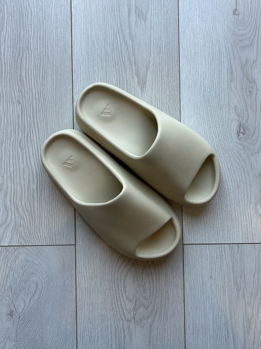 yeezy slides bone - Sandale si papuci | OLX.ro