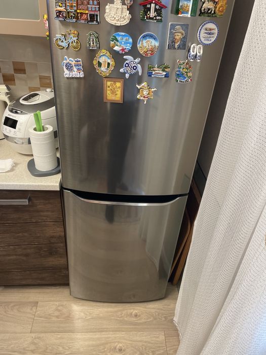 Холодильик LG.