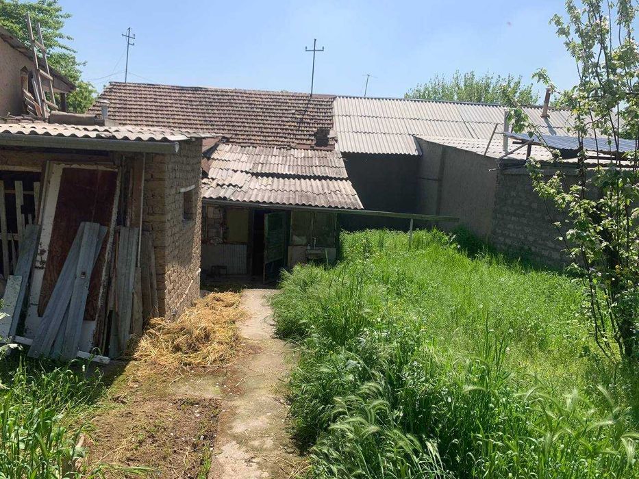 Хозяин продает дом с участком. Площадь участка 2.8 соток. 80 000 у.е