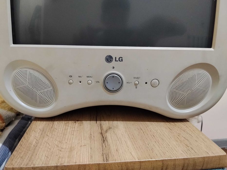 Монитор LG Studioworks 500M