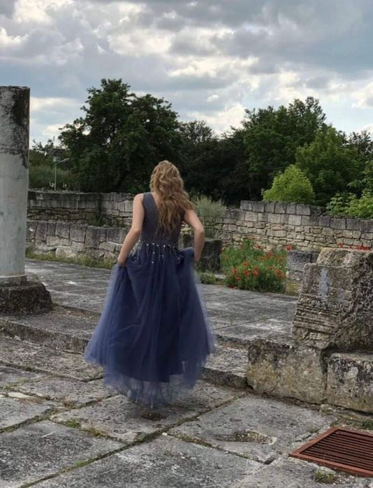 Бална рокля. Опушено син цвят.