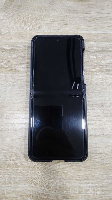 Продам свой сотовый телефон Samsung Galaxy Z Flip 5 (8 Gb/ 512 Gb)
