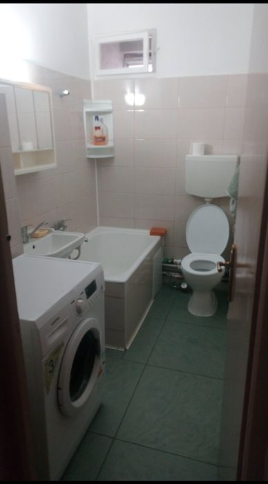 Închiriez apartament 2 camere ,decomandat,ultracentral, lângă Primărie