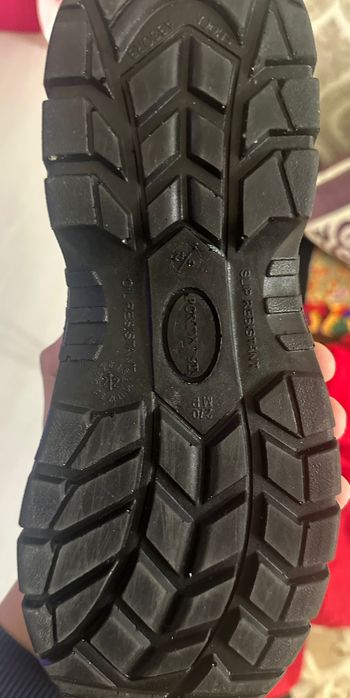 Продам зимнюю обувь.