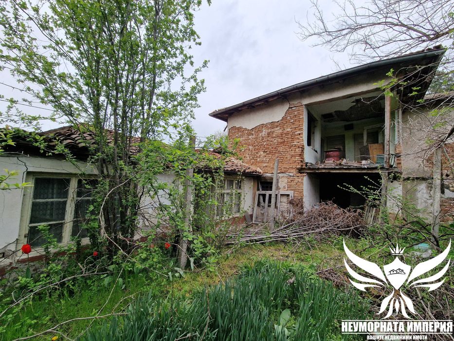 Продавам стара къща 112РЗП с двор 850кв.м в с.Козаново, общ.Асеновград