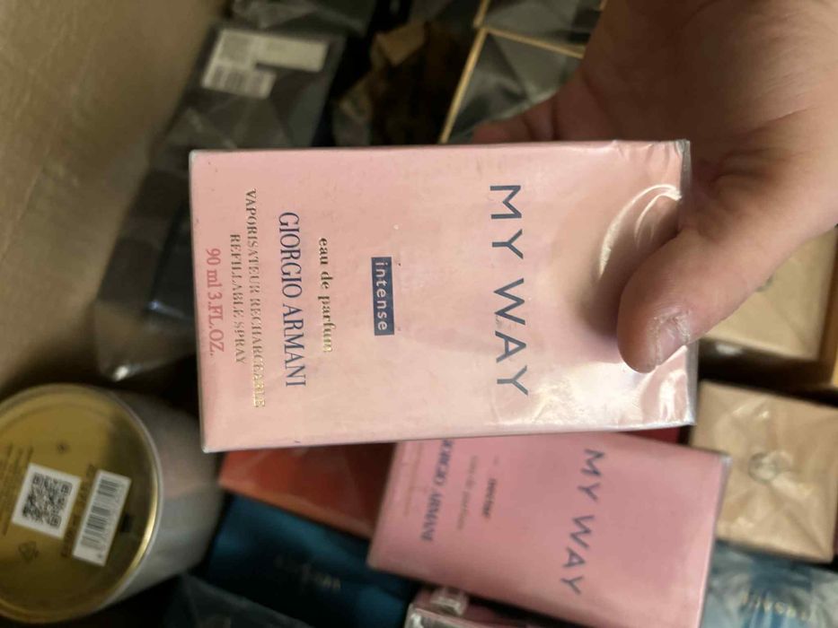 Продавам парфюми