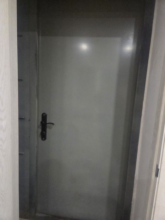 Продам дверь тамбурную