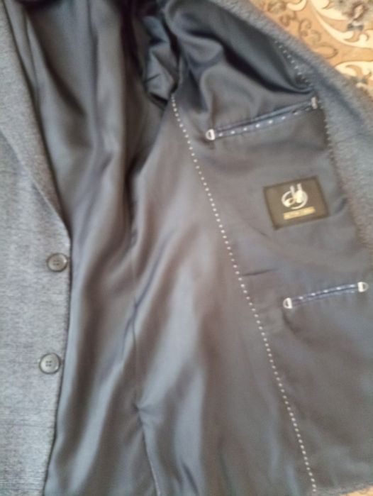 Мужской костюмы.