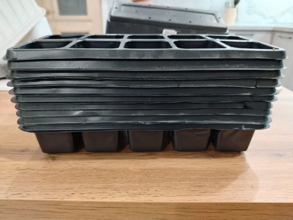 Продам горшки набором