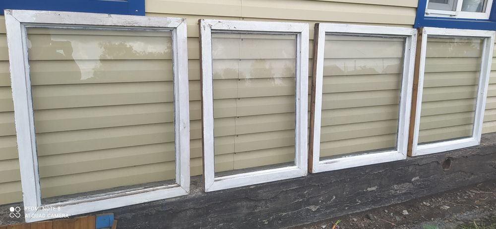 Продам двери оконные рамы