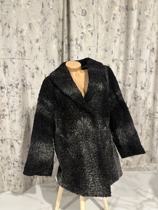 Haine  din astrahan pretul intre 100-300 de lei bucata