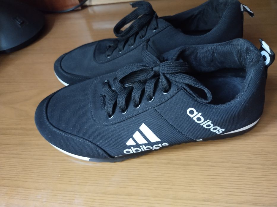 Продаем новые кроссовки