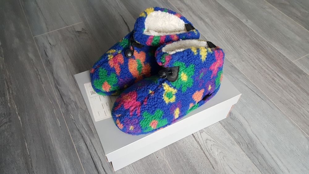 Продам детские тапочки