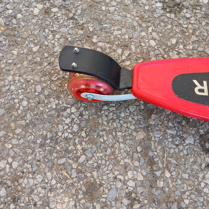 Детски   скутер                 .