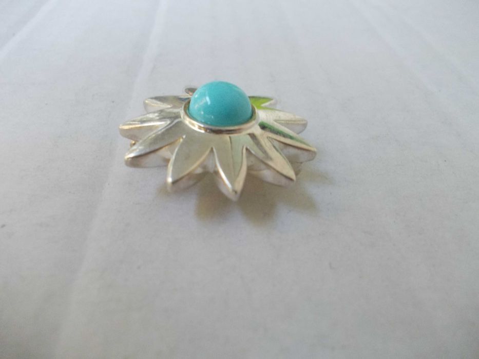 Brosa veche din argint cu piatra 2