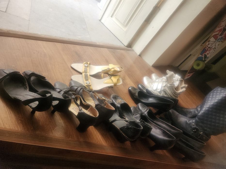 Разная женская обувь