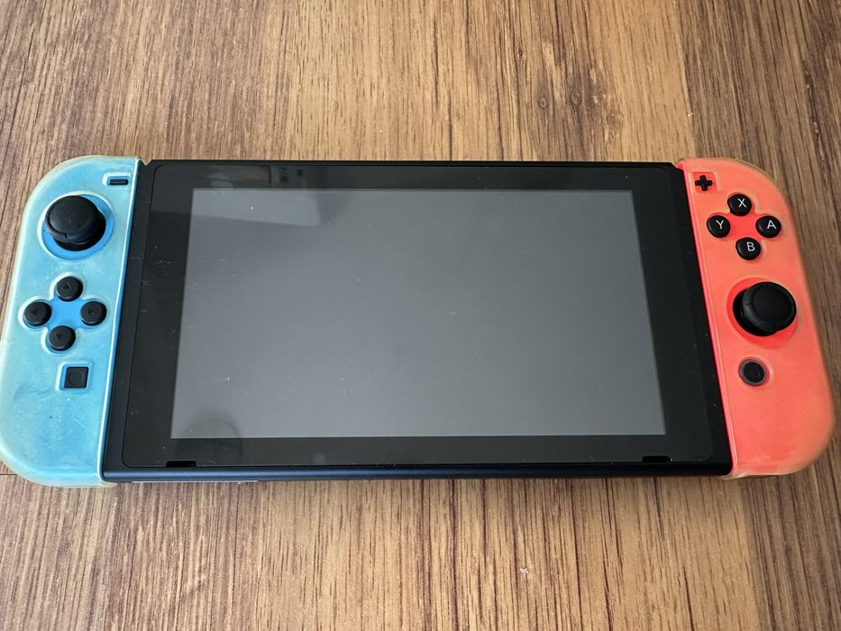 Nintendo Switch с калъф и подложки