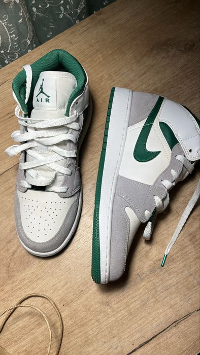 Nike Air Jordan 1 Mid SE