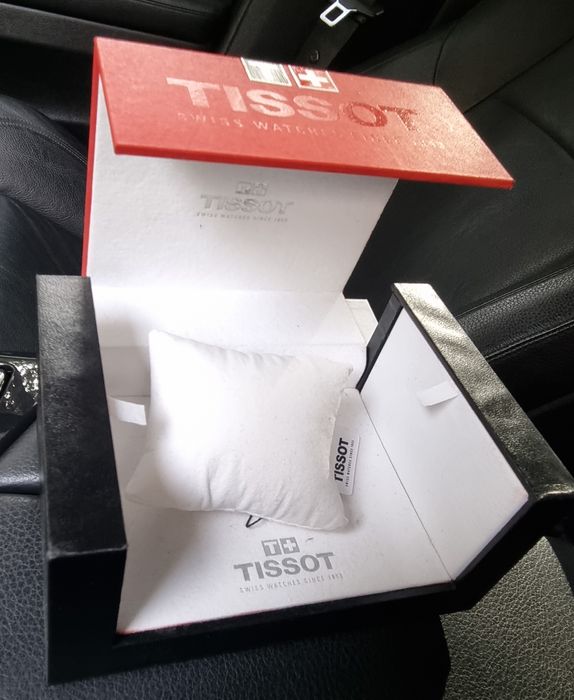 Продавам Tissot Seastar с кутия.Проблем с електрониката.