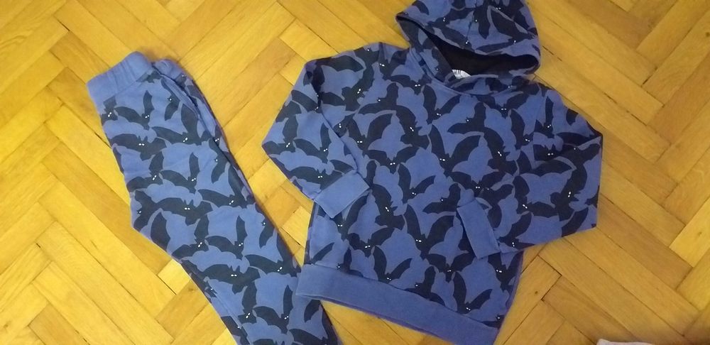 Много красиви спортни комплекти  на Zара, Н.М и др.22-30лв.  на брой