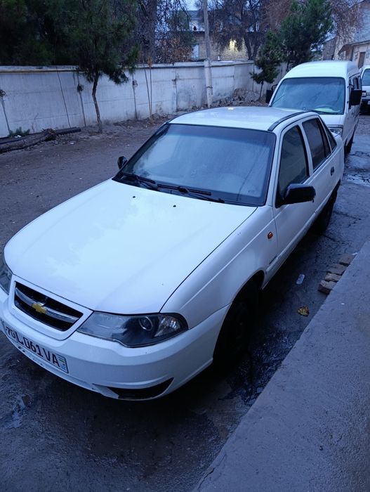 Nexia 2 1.6 sotiladi