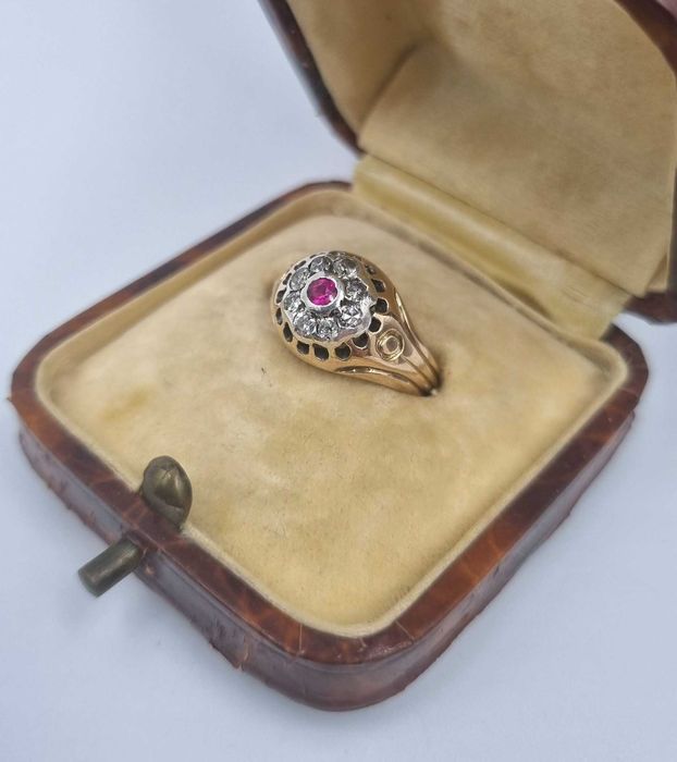 Superb inel vechi art nouveau aur 14 k , diamante si rubin naturale