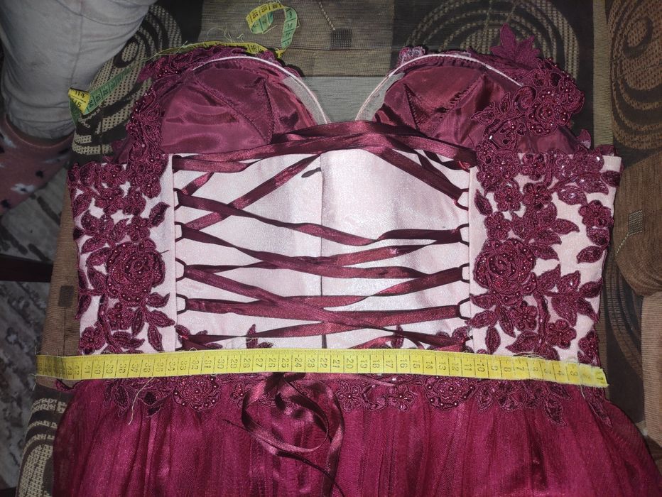 Бална рокля в цвят бордо