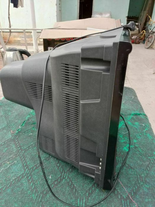 LG  rangli televizor
