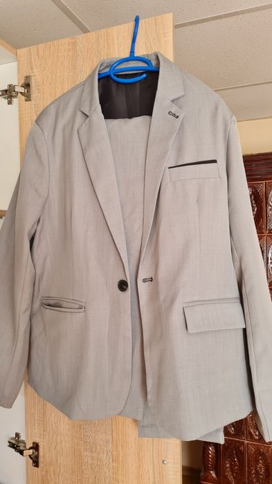 Costum de bărbați  nou