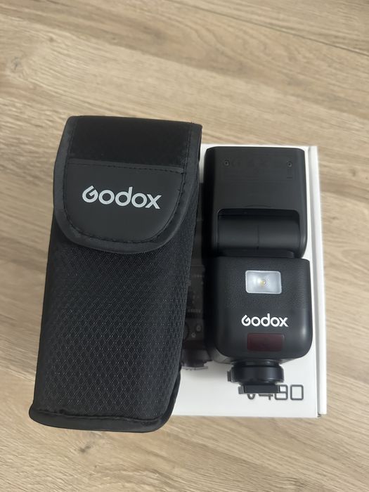 Vând blitz Godox v480s