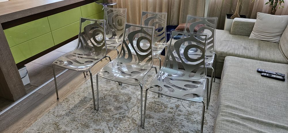 Продавам комплект модерни дизайнерски столове – 6 броя