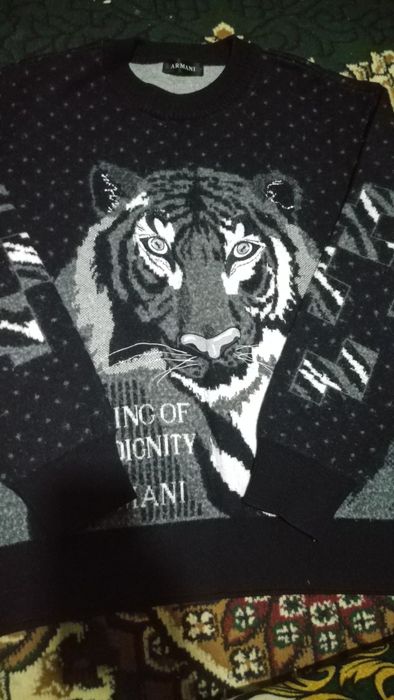 свитер из Armani бренда размер 50 продаются