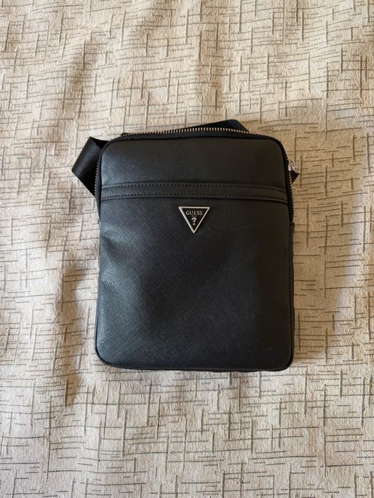 Мъжка Чантичка Guess