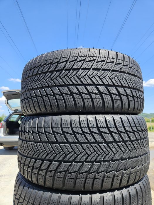 Vând 4 anvelope iarna 245/40/18 245/40r18 BRIDGESTONE