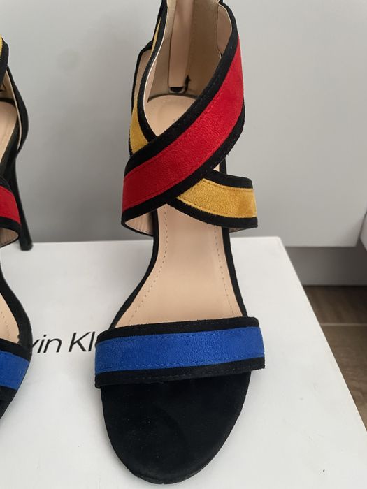 Сандали с ток