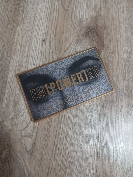 Палитра Huda beauty Empowered